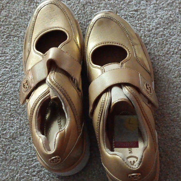 Shoes - Picture 3 of 4